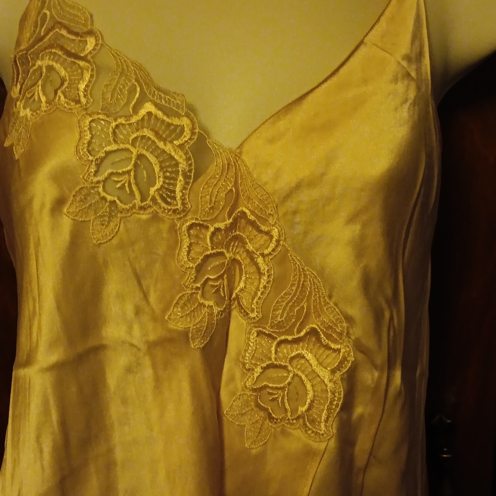 NWOT LINDA HARTMAN INTIMATES ROSE CHEMISE AND ROBE LARGE - Picture 8 of 12
